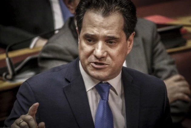 «Τρελάθηκε» με την κωλοτούμπα της Δούρου ο Άδωνις